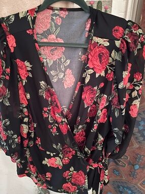 New Women’s Floral Wrap Blouse in Black with Red  Rose Print Size 2x